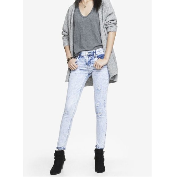 Express Mia Mid-Rise Acid Wash Distressed Jeans - Picture 6 of 8